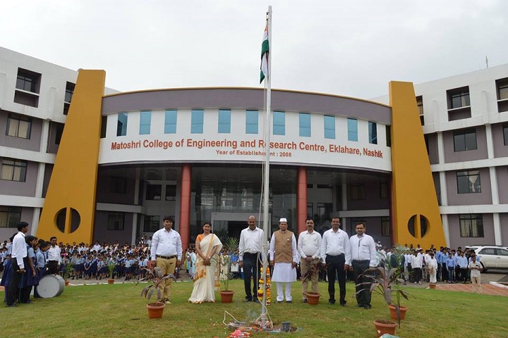 https://cache.careers360.mobi/media/colleges/social-media/media-gallery/3782/2019/2/21/Campus View with independnce day of Matoshri College of Engineering and Research Centre Nashik_Campus-View.jpg